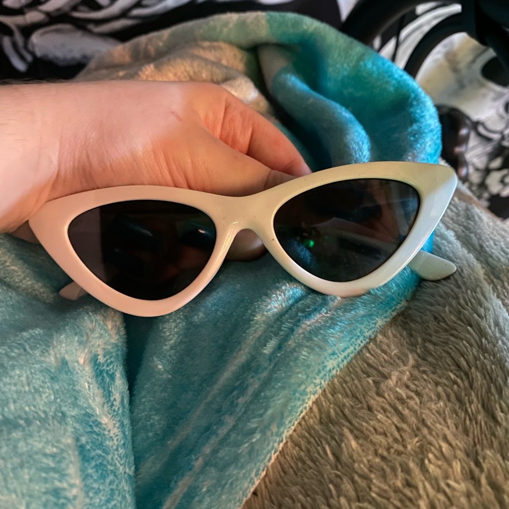 Elegant White Cat-Eye Sunglasses